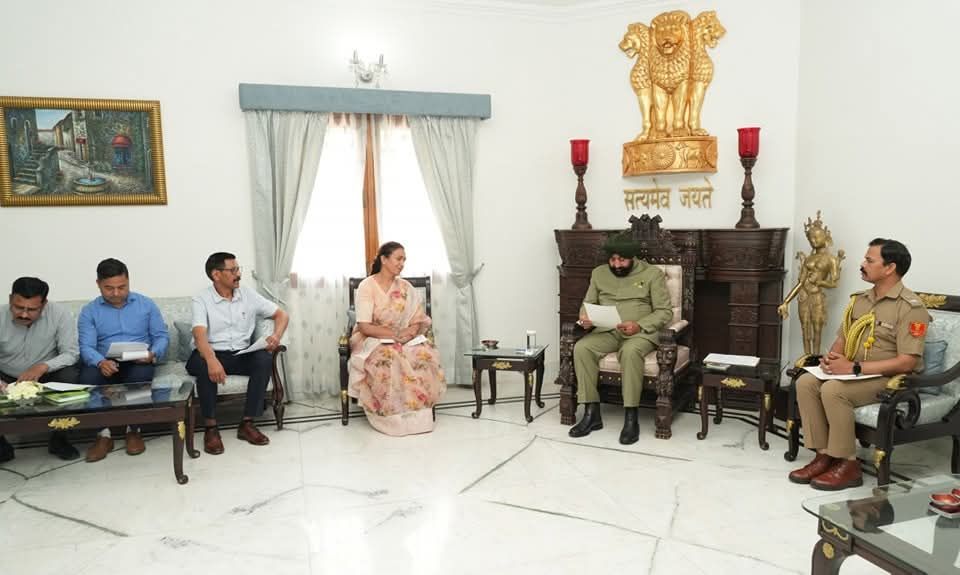 राजभवन में जनसुनवाई: राज्यपाल ने सुनीं समस्याएं, दिए त्वरित निस्तारण के निर्देश-Newsnetra 4 fb img 1744211686145864672624178742366