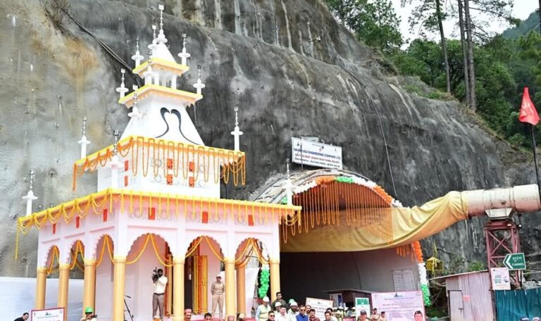 मुख्यमंत्री धामी ने सिलक्यारा टनल ब्रेकथ्रू कार्यक्रम में दी ऐतिहासिक सफलता को सलामी-Newsnetra 5 fb img 17448092848856845557614357257307