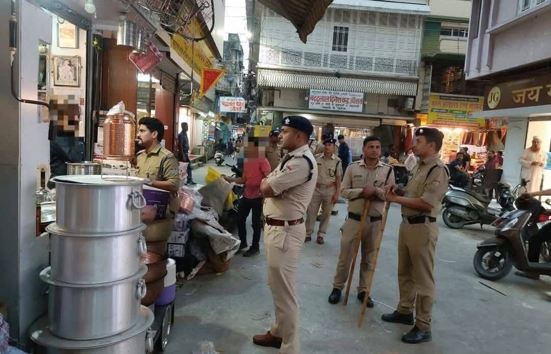 कश्मीर के पहलगांव में हुए आतंकी हमले के दृष्टिगत संपूर्ण देहरादून को किया गया छावनी में तब्दील-Newsnetra 4 fb img 17454209669601963375237515975291