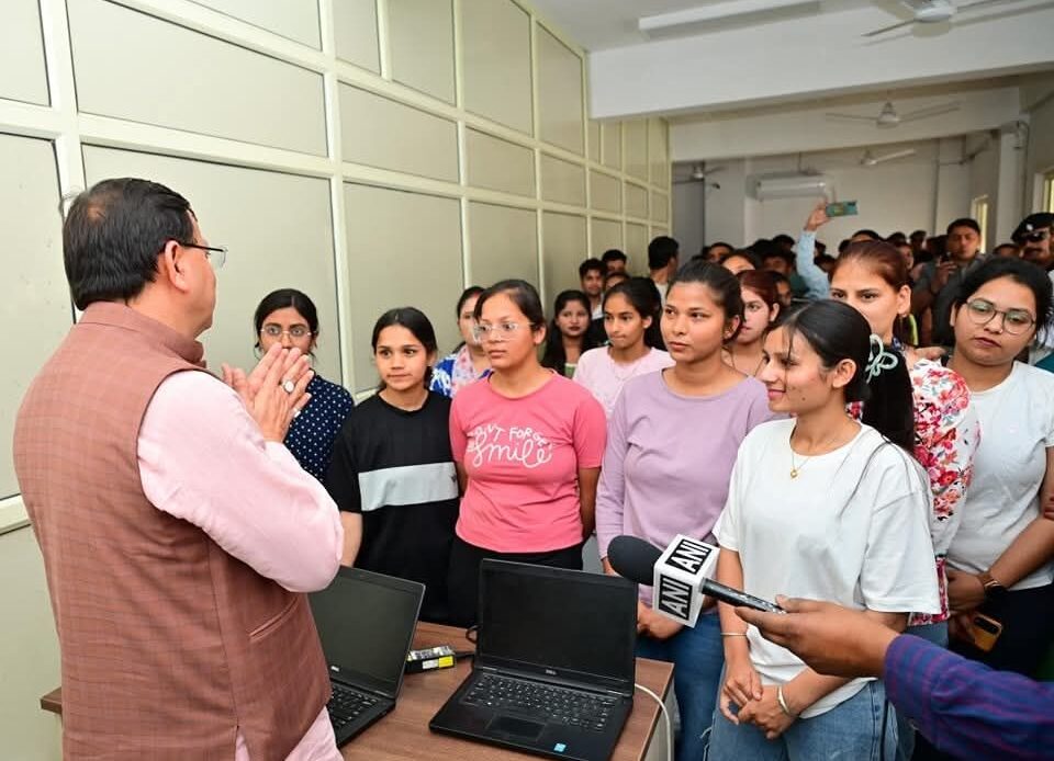 चारधाम यात्रा ट्रांजिट कैंप में रजिस्ट्रेशन और सहायता केंद्र की नई व्यवस्था का शुभारंभ-Newsnetra 8 fb img 17455822087531540392073166765995