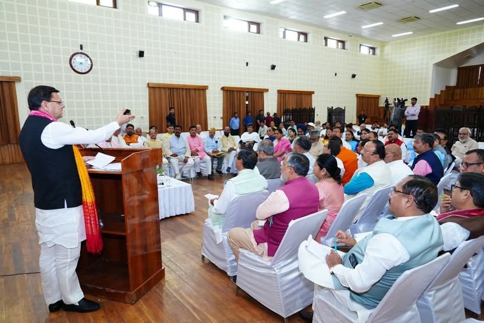 मुख्यमंत्री धामी ने दायित्वधारियों से संवाद कर जनसेवा को सर्वोच्च प्राथमिकता देने का आह्वान-Newsnetra 4 fb img 17456712904539199918091028327276