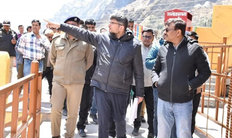 मुख्य सचिवआनन्द बर्द्धन ने आज बदरीनाथ धाम पहुँचकर धाम में मास्टर प्लान के तहत चल रहे कार्यों का निरीक्षण किया-Newsnetra 5 fb img 17456715760652477821982801224605
