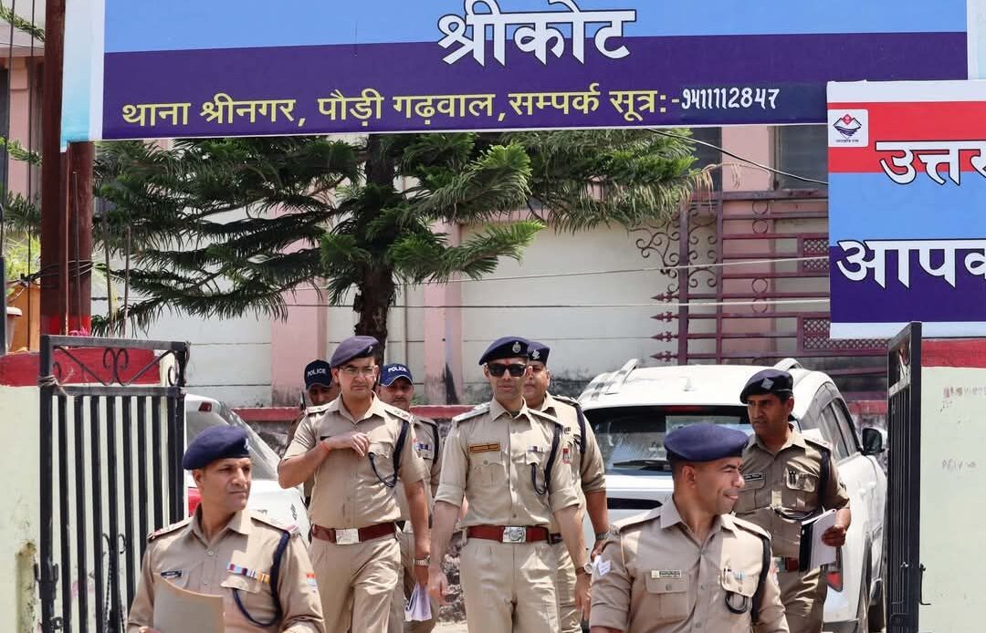 चारधाम यात्रा 2025: एसएसपी पौड़ी ने श्रीनगर में यात्रा मार्गों और पार्किंग स्थलों का निरीक्षण किया-Newsnetra 6 fb img 1745857440939566407469855548146