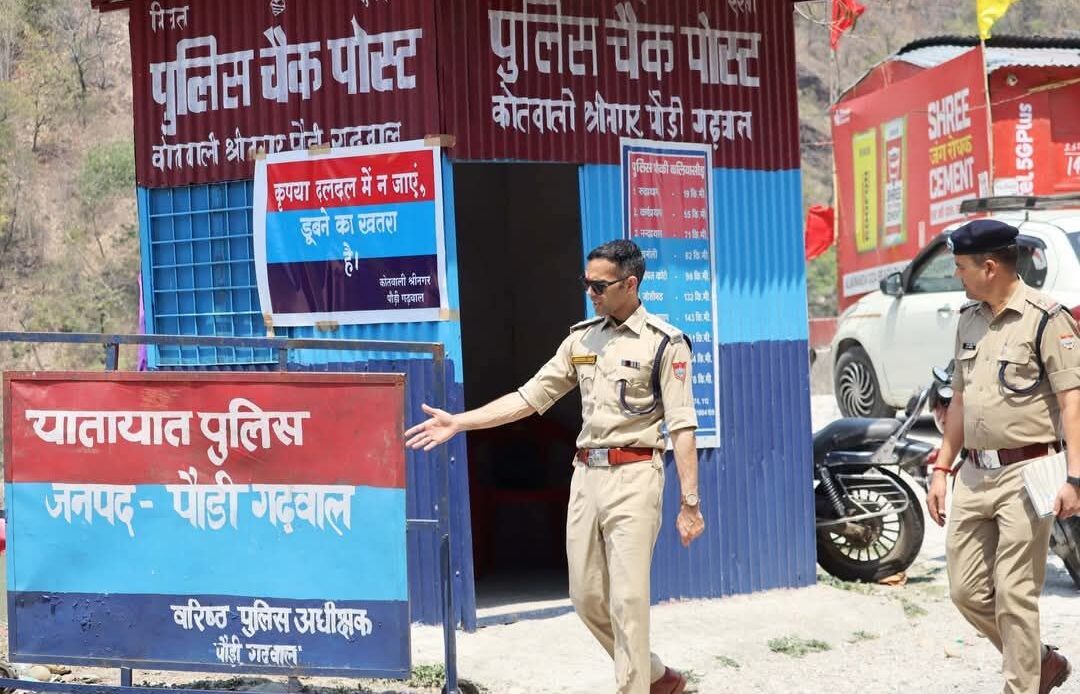 चारधाम यात्रा 2025: एसएसपी पौड़ी ने श्रीनगर में यात्रा मार्गों और पार्किंग स्थलों का निरीक्षण किया-Newsnetra 4 fb img 17458574481961709922102996834099