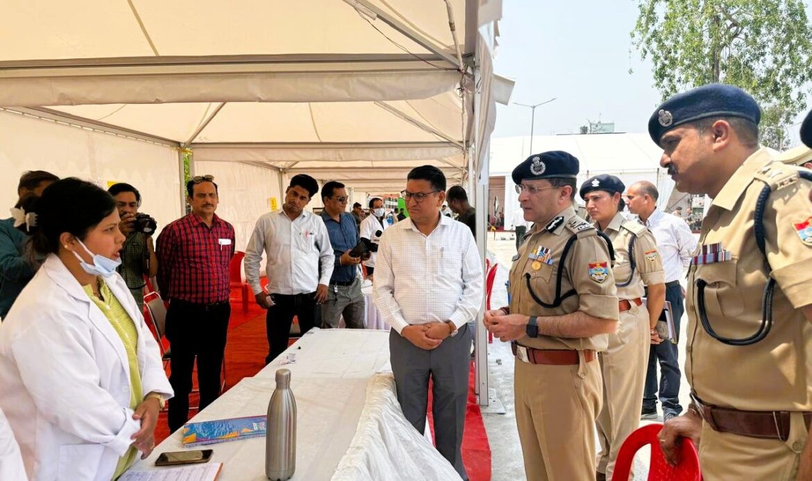चार धाम यात्रा 2025– पुलिस महानिदेशक उत्तराखंड ने ऋषिकेश, मुनि की रेती (टिहरी) स्थित भद्रकाली और हरिद्वार में चारधाम यात्रा व्यवस्थाओं का किया स्थलीय निरीक्षण-Newsnetra 24 img 20250429 wa00238934732059395242884