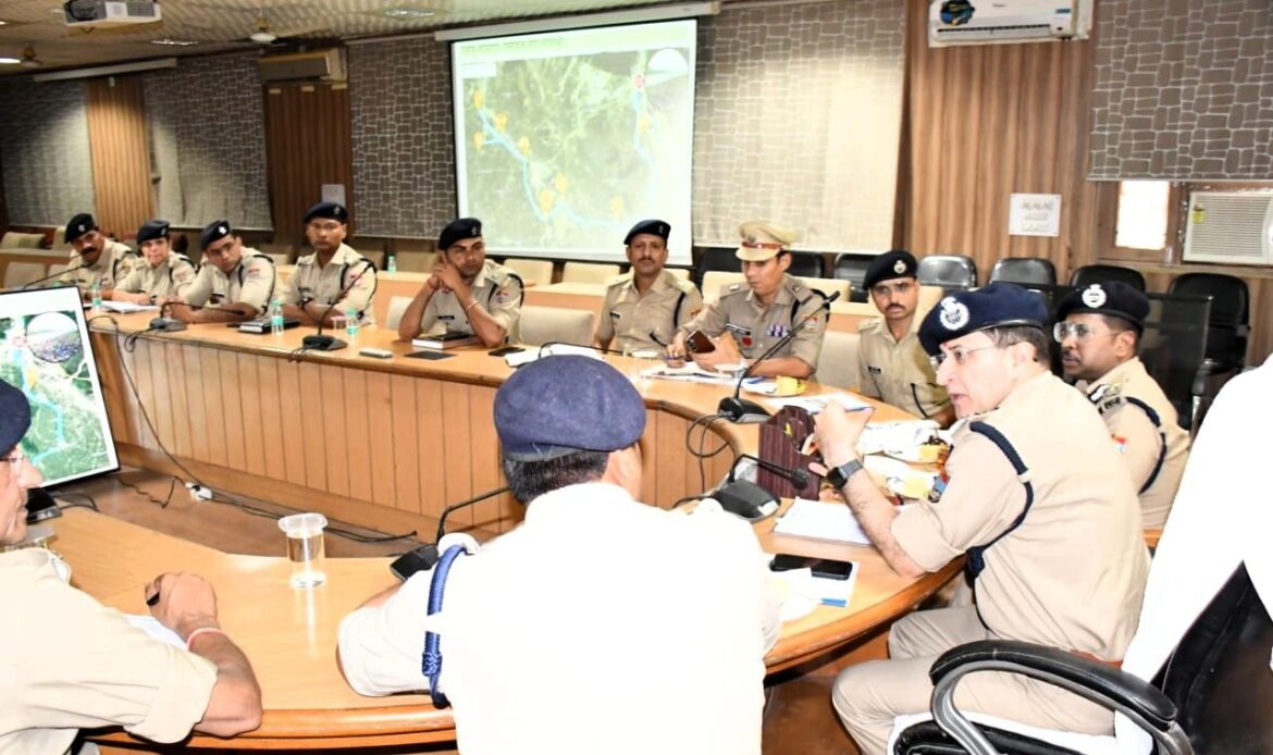 चार धाम यात्रा 2025– पुलिस महानिदेशक उत्तराखंड ने ऋषिकेश, मुनि की रेती (टिहरी) स्थित भद्रकाली और हरिद्वार में चारधाम यात्रा व्यवस्थाओं का किया स्थलीय निरीक्षण-Newsnetra 17 img 20250429 wa002587979664713622363
