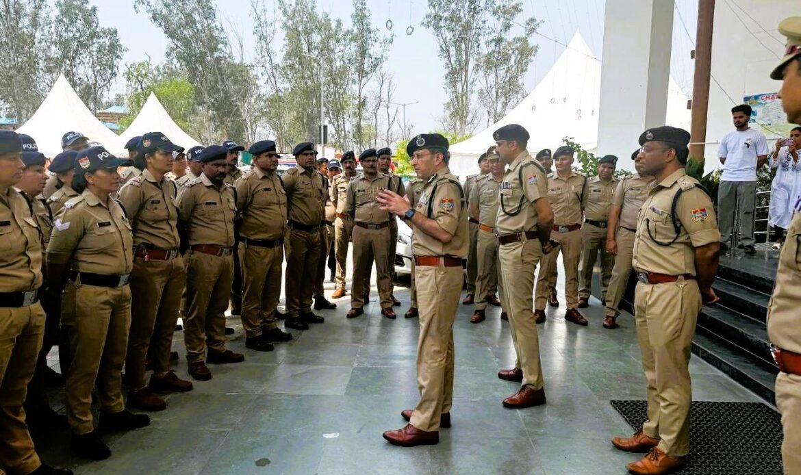 चार धाम यात्रा 2025– पुलिस महानिदेशक उत्तराखंड ने ऋषिकेश, मुनि की रेती (टिहरी) स्थित भद्रकाली और हरिद्वार में चारधाम यात्रा व्यवस्थाओं का किया स्थलीय निरीक्षण-Newsnetra 20 img 20250429 wa00261726362903294470704