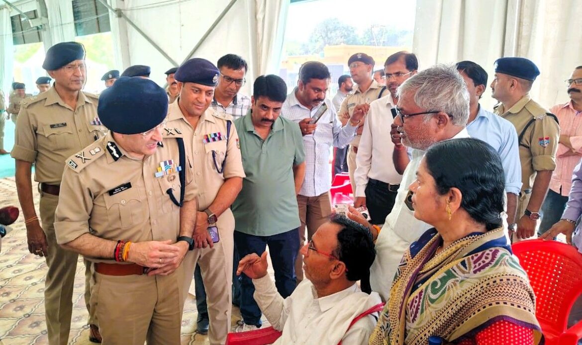 चार धाम यात्रा 2025– पुलिस महानिदेशक उत्तराखंड ने ऋषिकेश, मुनि की रेती (टिहरी) स्थित भद्रकाली और हरिद्वार में चारधाम यात्रा व्यवस्थाओं का किया स्थलीय निरीक्षण-Newsnetra 19 img 20250429 wa00286006576425853679849