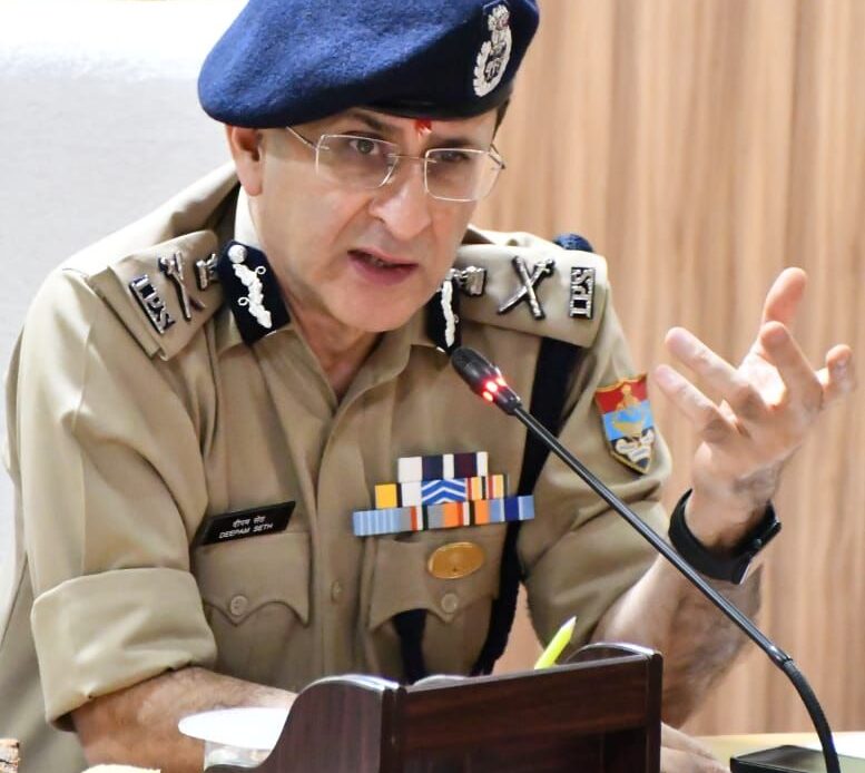 चार धाम यात्रा 2025– पुलिस महानिदेशक उत्तराखंड ने ऋषिकेश, मुनि की रेती (टिहरी) स्थित भद्रकाली और हरिद्वार में चारधाम यात्रा व्यवस्थाओं का किया स्थलीय निरीक्षण-Newsnetra 8 img 20250429 wa00293679359231408971118