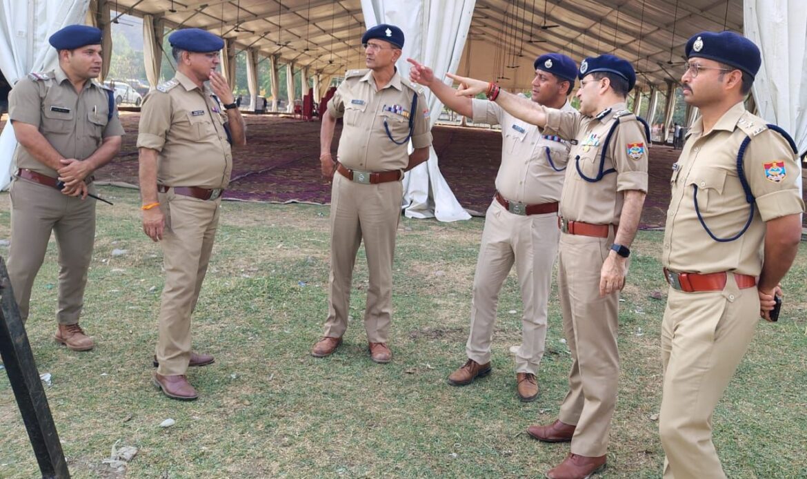 चार धाम यात्रा 2025– पुलिस महानिदेशक उत्तराखंड ने ऋषिकेश, मुनि की रेती (टिहरी) स्थित भद्रकाली और हरिद्वार में चारधाम यात्रा व्यवस्थाओं का किया स्थलीय निरीक्षण-Newsnetra 6 img 20250429 wa0032269561581669809885