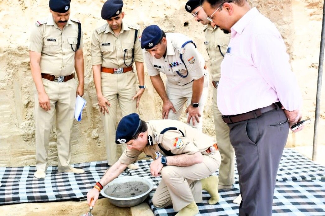 चार धाम यात्रा 2025– पुलिस महानिदेशक उत्तराखंड ने ऋषिकेश, मुनि की रेती (टिहरी) स्थित भद्रकाली और हरिद्वार में चारधाम यात्रा व्यवस्थाओं का किया स्थलीय निरीक्षण-Newsnetra 23 img 20250429 wa00338747600002976121338