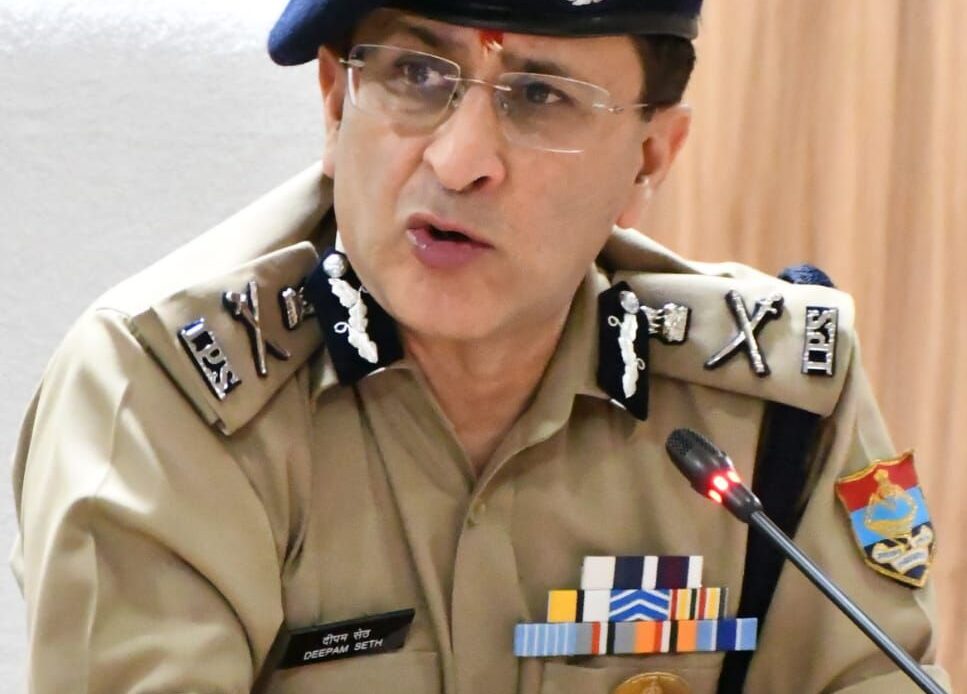 चार धाम यात्रा 2025– पुलिस महानिदेशक उत्तराखंड ने ऋषिकेश, मुनि की रेती (टिहरी) स्थित भद्रकाली और हरिद्वार में चारधाम यात्रा व्यवस्थाओं का किया स्थलीय निरीक्षण-Newsnetra 5 img 20250429 wa00392334560214392259723