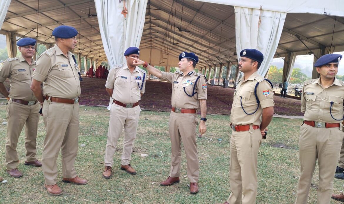 चार धाम यात्रा 2025– पुलिस महानिदेशक उत्तराखंड ने ऋषिकेश, मुनि की रेती (टिहरी) स्थित भद्रकाली और हरिद्वार में चारधाम यात्रा व्यवस्थाओं का किया स्थलीय निरीक्षण-Newsnetra 12 img 20250429 wa0040308077817644135607