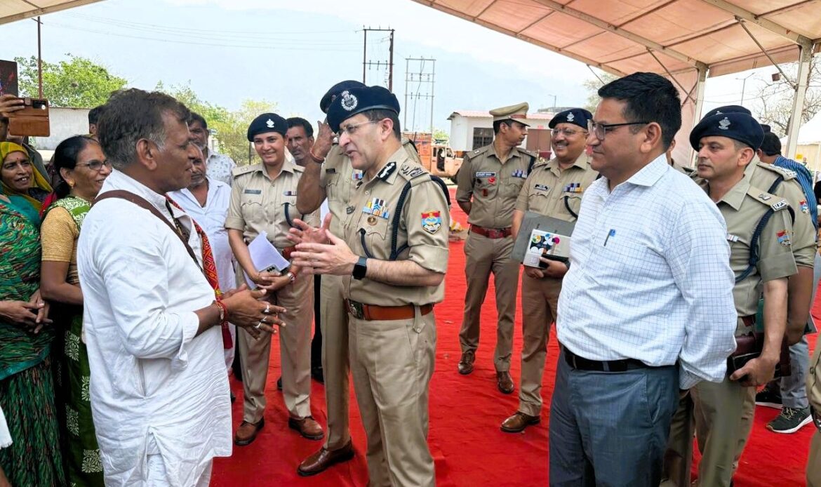 चार धाम यात्रा 2025– पुलिस महानिदेशक उत्तराखंड ने ऋषिकेश, मुनि की रेती (टिहरी) स्थित भद्रकाली और हरिद्वार में चारधाम यात्रा व्यवस्थाओं का किया स्थलीय निरीक्षण-Newsnetra 22 img 20250429 wa00433642474911645452382