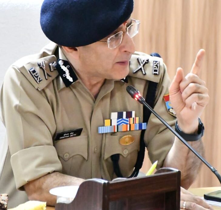चार धाम यात्रा 2025– पुलिस महानिदेशक उत्तराखंड ने ऋषिकेश, मुनि की रेती (टिहरी) स्थित भद्रकाली और हरिद्वार में चारधाम यात्रा व्यवस्थाओं का किया स्थलीय निरीक्षण-Newsnetra 9 img 20250429 wa00451711674099089554336