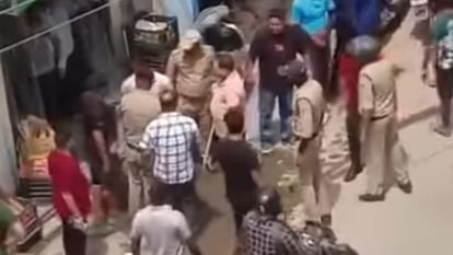 Uttarakhand News: पर्यटकों व होटल कर्मी के बीच हुई कहासुनी, फिर चले लाठी-डंडे, सोशल मीडिया पर वीडियो वायरल-Newsnetra 3 rishikesh 4dcb1aee68973a99a33a9938a5b54d12