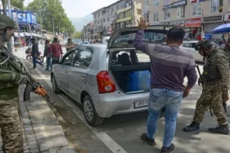 पहलगाम आतंकी हमले के बाद उत्तराखंड में पर्यटन स्थलों पर सुरक्षा बढ़ाई गई-Newsnetra 6 security 1745377743