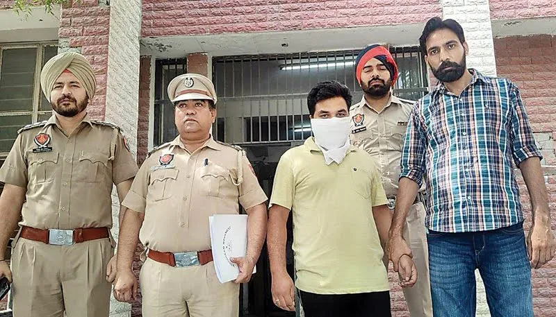 उत्तराखंड का टेलर निकला पाकिस्तान का जासूस : सैन्य छावनी की जासूसी में टेलर रकीब गिरफ्तार-Newsnetra 3 14d3 10