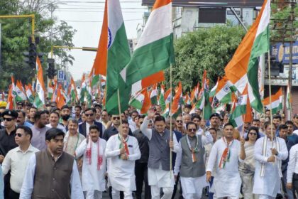 Haldwani News: मुख्यमंत्री पुष्कर धामी के नेतृत्व में निकाली गई भव्य शौर्य तिरंगा यात्रा-Newsnetra 2 20250517 083057