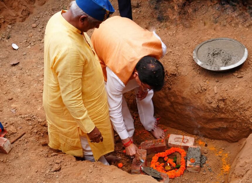 मुख्यमंत्री धामी ने सरस्वती विद्या मंदिर मांडूवाला में छात्रावास निर्माण का किया शिलान्यास-Newsnetra 3 FB IMG 1747755146003