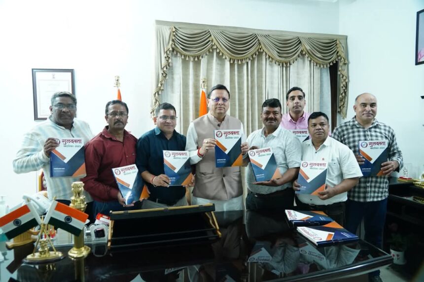मुख्यमंत्री धामी ने किया 'गुलदस्ता' स्मारिका का विमोचन, पत्रकारिता को बताया लोकतंत्र का आधार-Newsnetra 3 FB IMG 1748670220989