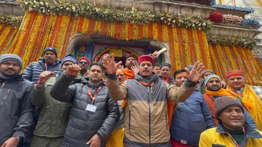 श्री केदारनाथ धाम में आपरेशन सिंदूर के उपलक्ष्य तथा भारतीय सेना के लिए विशेष पूजा रूद्राभिषेक-Newsnetra 3 IMG 20250509 WA0074