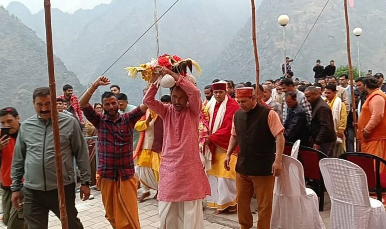 श्री बदरीनाथ धाम की यात्रा की परंपराओं के अनुसार आज ज्योतिर्मठ नृसिंह मंदिर में गरुड़ छाड़ मेला का आयोजन किया गया-Newsnetra 5 fb img 17461190264797626745130676145822