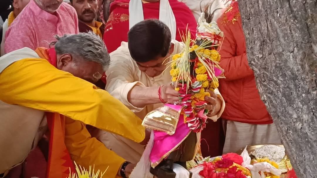 श्री बदरीनाथ धाम की यात्रा की परंपराओं के अनुसार आज ज्योतिर्मठ नृसिंह मंदिर में गरुड़ छाड़ मेला का आयोजन किया गया-Newsnetra 4 fb img 17461190286037593679687579960332
