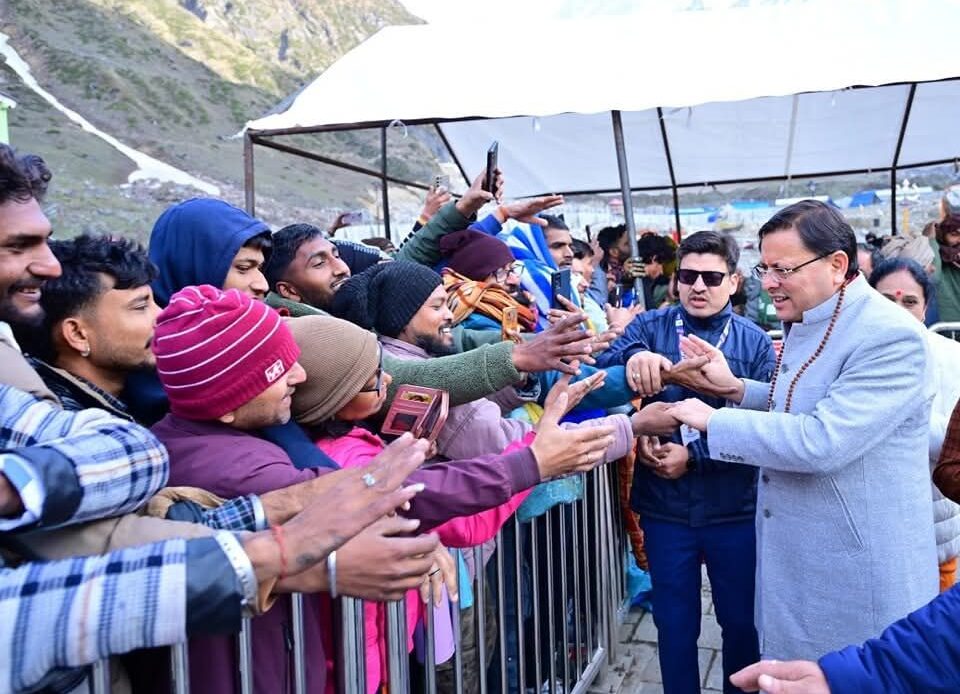 केदारनाथ धाम के कपाट उद्घाटन पर भव्य भंडारा, मुख्यमंत्री धामी ने वितरित किया प्रसाद-Newsnetra 6 fb img 17461710140084568824121513473423