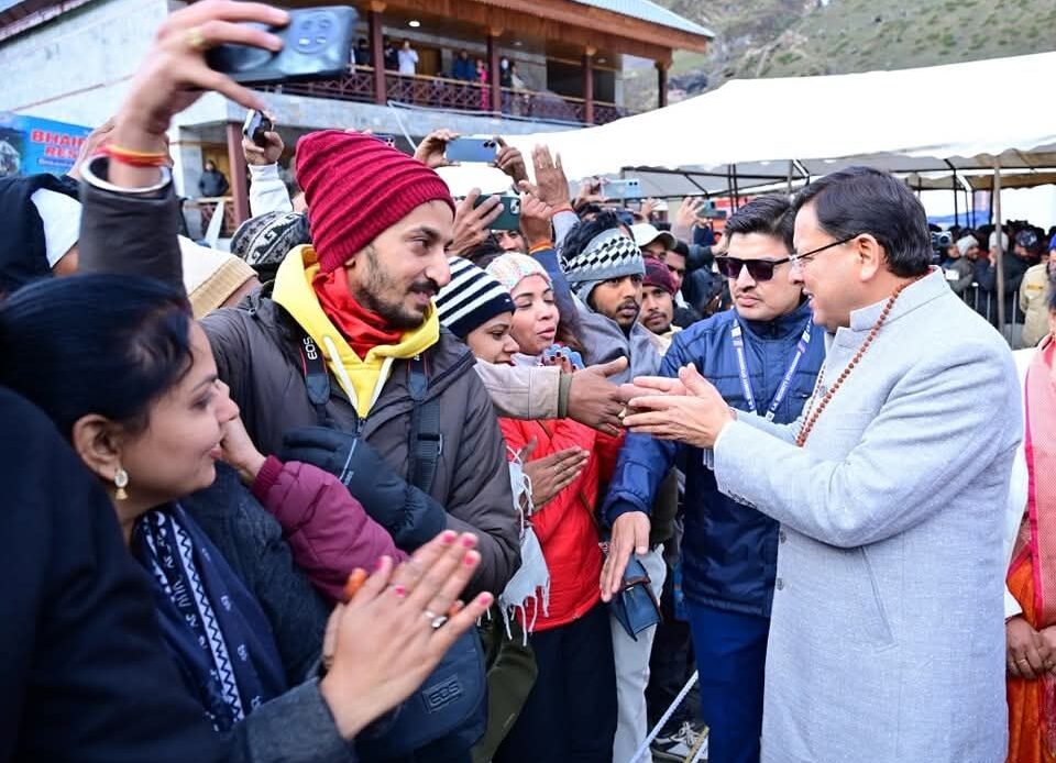 केदारनाथ धाम के कपाट उद्घाटन पर भव्य भंडारा, मुख्यमंत्री धामी ने वितरित किया प्रसाद-Newsnetra 7 fb img 17461710158757642421628296656449