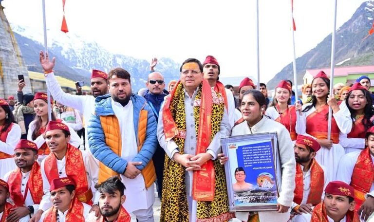केदारनाथ धाम के कपाट उद्घाटन पर भव्य भंडारा, मुख्यमंत्री धामी ने वितरित किया प्रसाद-Newsnetra 8 fb img 17461710183682494889212843053133