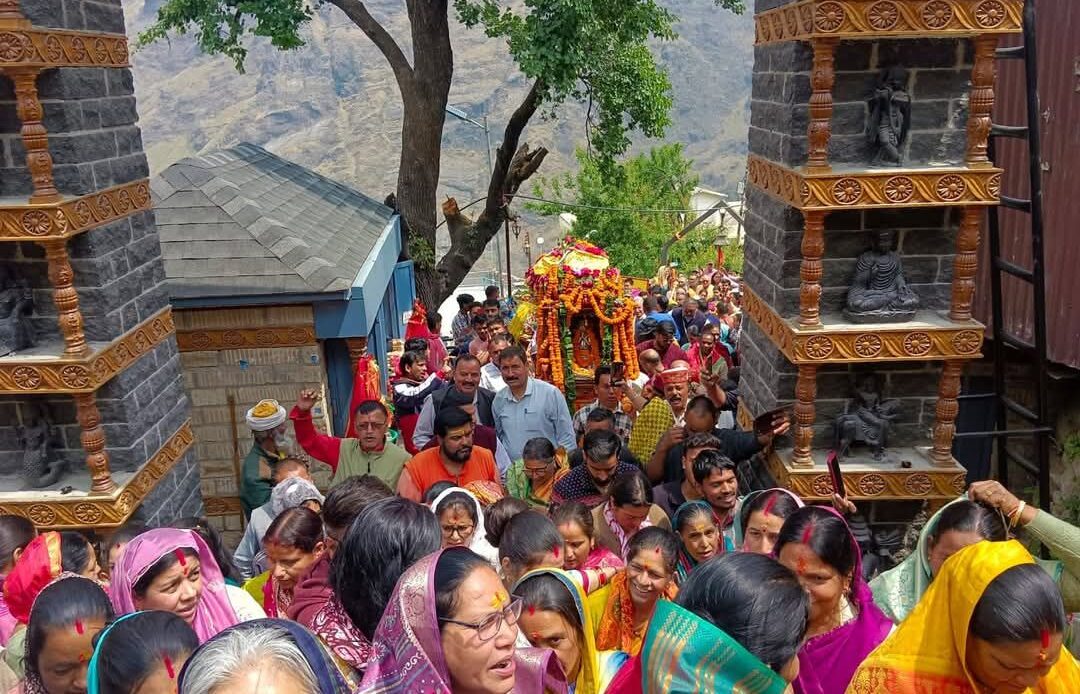 श्री बदरीनाथ धाम की ओर अग्रसर हुईं देव डोलियां, कपाट खुलेंगे 4 मई को प्रातः 6 बजे-Newsnetra 6 fb img 17461921363875492125393447148577