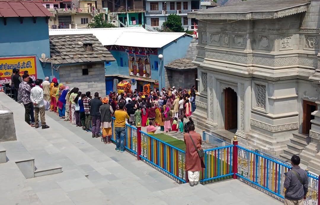 श्री बदरीनाथ धाम की ओर अग्रसर हुईं देव डोलियां, कपाट खुलेंगे 4 मई को प्रातः 6 बजे-Newsnetra 7 fb img 17461921396178783471594578257586
