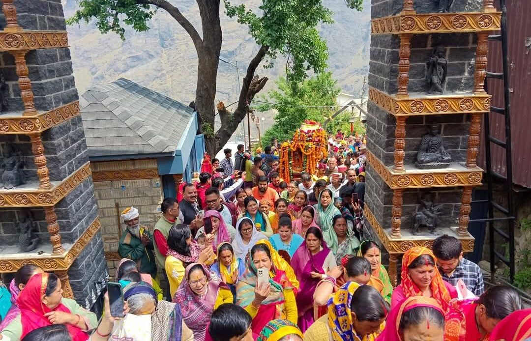 श्री बदरीनाथ धाम की ओर अग्रसर हुईं देव डोलियां, कपाट खुलेंगे 4 मई को प्रातः 6 बजे-Newsnetra 5 fb img 17461921414414792126128114330019