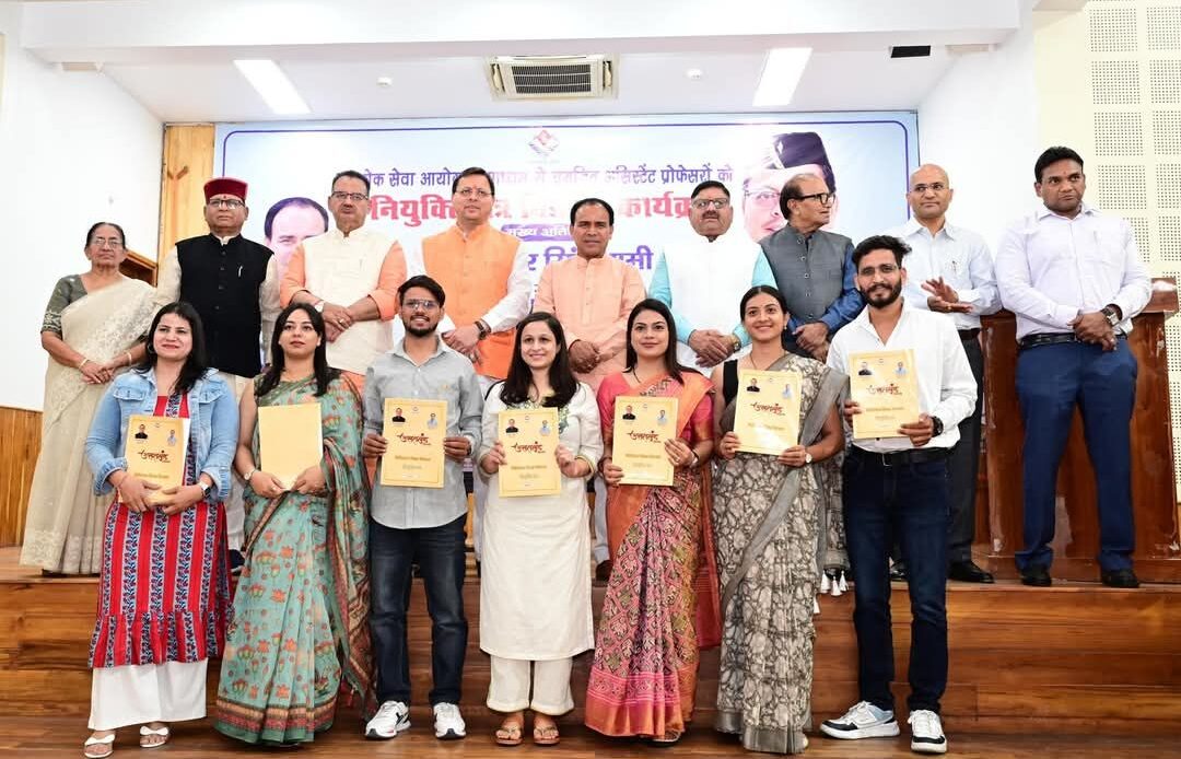 उत्तराखण्ड में 139 अभ्यर्थियों को मिली नई जिम्मेदारी, मुख्यमंत्री ने नियुक्ति पत्र वितरित किए-Newsnetra 8 fb img 17465339773202279653385748036136