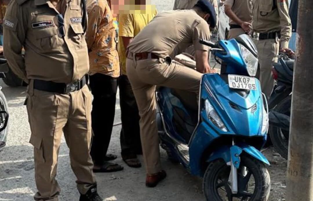 देहरादून पुलिस द्वारा बाहरी राज्यो से जनपद में निवासरत व्यक्तियों/किरायेदारों व संदिग्ध व्यक्तियों की चैकिंग कर वृहद स्तर पर चलाया गया-Newsnetra 4 fb img 17465344184673107982177793042910