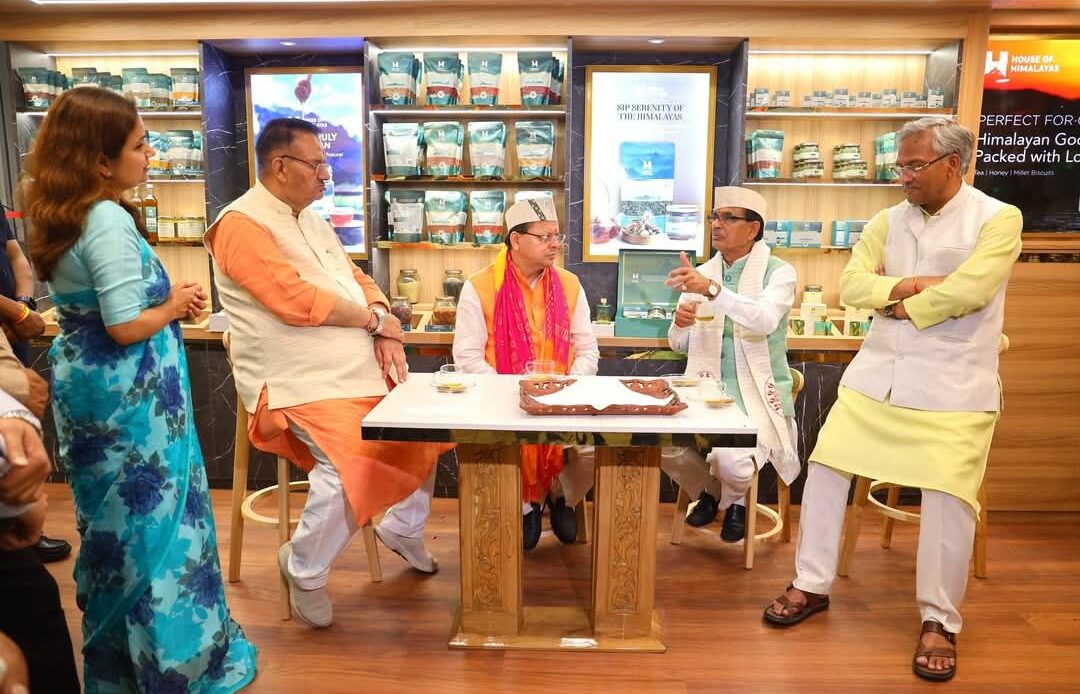 जौलीग्रांट एयरपोर्ट पर 'हाउस ऑफ हिमालयाज' स्टोर का शुभारंभ: उत्तराखण्ड के स्थानीय उत्पादों को मिली नई उड़ान-Newsnetra 6 fb img 17465465400682881909780049477550