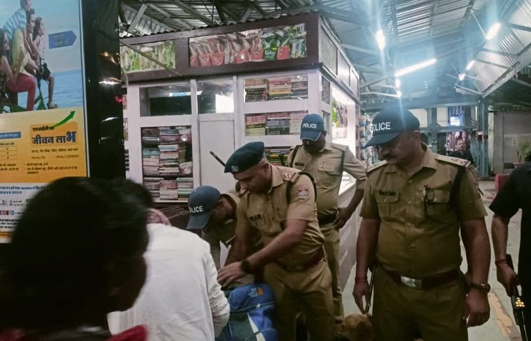 देहरादून रेलवे स्टेशन पर सुरक्षा अलर्ट: पुलिस और सुरक्षा एजेंसियों की सघन चैकिंग अभियान-Newsnetra 5 fb img 17468031654882553675235999532159