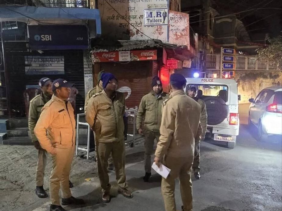 नैनीताल पुलिस अलर्ट मोड में, चप्पे-चप्पे पर कड़ी निगरानी-Newsnetra 7 fb img 17468034139944879698495836290395