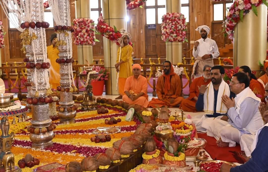 अल्मोड़ा में श्री पीठम् स्थापना महोत्सव: मुख्यमंत्री पुष्कर सिंह धामी ने की पूजा-अर्चना, लिया संतों और कन्याओं का आशीर्वाद-Newsnetra 5 fb img 17470514700582439242991304748751
