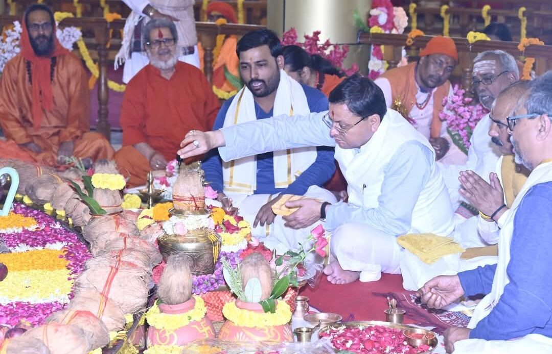 अल्मोड़ा में श्री पीठम् स्थापना महोत्सव: मुख्यमंत्री पुष्कर सिंह धामी ने की पूजा-अर्चना, लिया संतों और कन्याओं का आशीर्वाद-Newsnetra 4 fb img 17470514726323255831147069300247