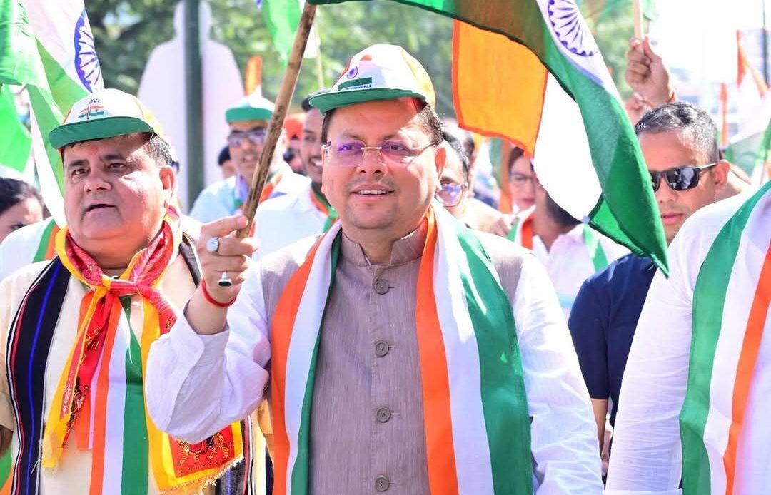भारतीय सशस्त्र बलों के सम्मान में देहरादून में निकली 'तिरंगा शौर्य सम्मान यात्रा', वीर जवानों को सलाम-Newsnetra 4 fb img 17472347199706472159853676201257