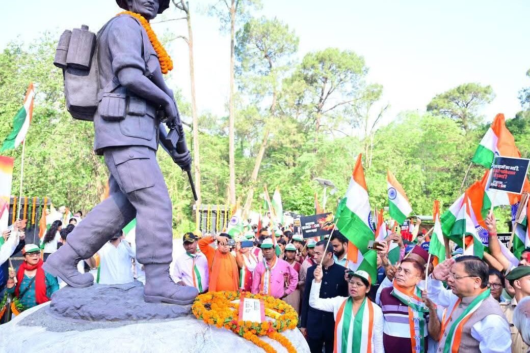 भारतीय सशस्त्र बलों के सम्मान में देहरादून में निकली 'तिरंगा शौर्य सम्मान यात्रा', वीर जवानों को सलाम-Newsnetra 8 fb img 17472347306397545709931683314628