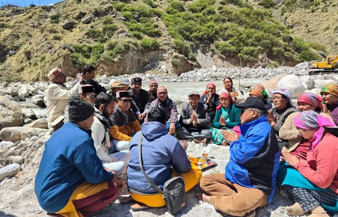 चमोली जिले की सीमा पर स्थित गांव माणा के केशव प्रयाग में 12 वर्षों बाद विधि विधान के साथ पुष्कर कुंभ का आयोजन शुरु-Newsnetra 8 fb img 17473198494857288409806657931581