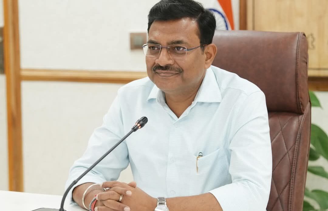मुख्य सचिव की अध्यक्षता में सचिव समिति की बैठक, सभी विभागों में ई-ऑफिस लागू करने पर जोर-Newsnetra 5 fb img 17477534340757934918984151670247