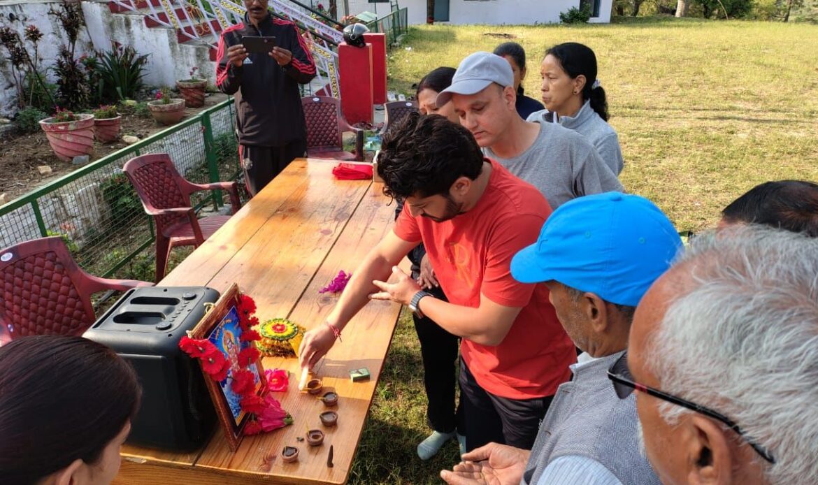 हरित योग से आत्मबल की ओर: डुण्डा ब्लॉक में आयुष मंत्रालय द्वारा एक दिवसीय योग शिविर का आयोजन-Newsnetra 7 img 20250503 wa00033036795179936836675