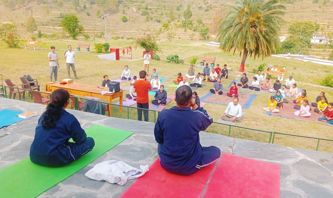 हरित योग से आत्मबल की ओर: डुण्डा ब्लॉक में आयुष मंत्रालय द्वारा एक दिवसीय योग शिविर का आयोजन-Newsnetra 10 img 20250503 wa00073530661344592168051