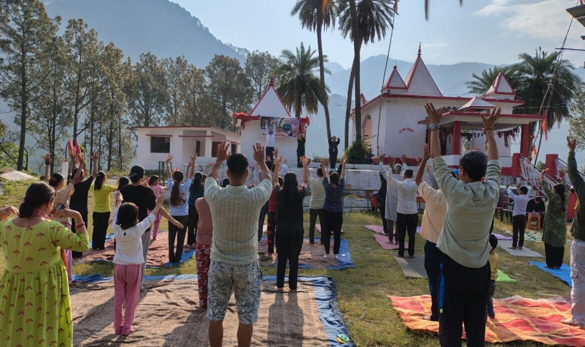हरित योग से आत्मबल की ओर: डुण्डा ब्लॉक में आयुष मंत्रालय द्वारा एक दिवसीय योग शिविर का आयोजन-Newsnetra 11 img 20250503 wa00084549208430005923691