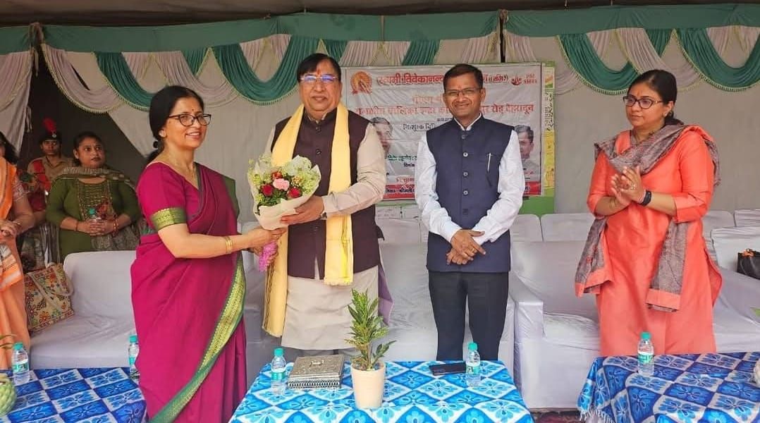 स्वामी विवेकानंद फाउंडेशन एवं पीएम श्री विद्यालय द्वारा विशाल निःशुल्क चिकित्सा शिविर का आयोजन-Newsnetra 4 img 20250507 wa00028640305833524074000