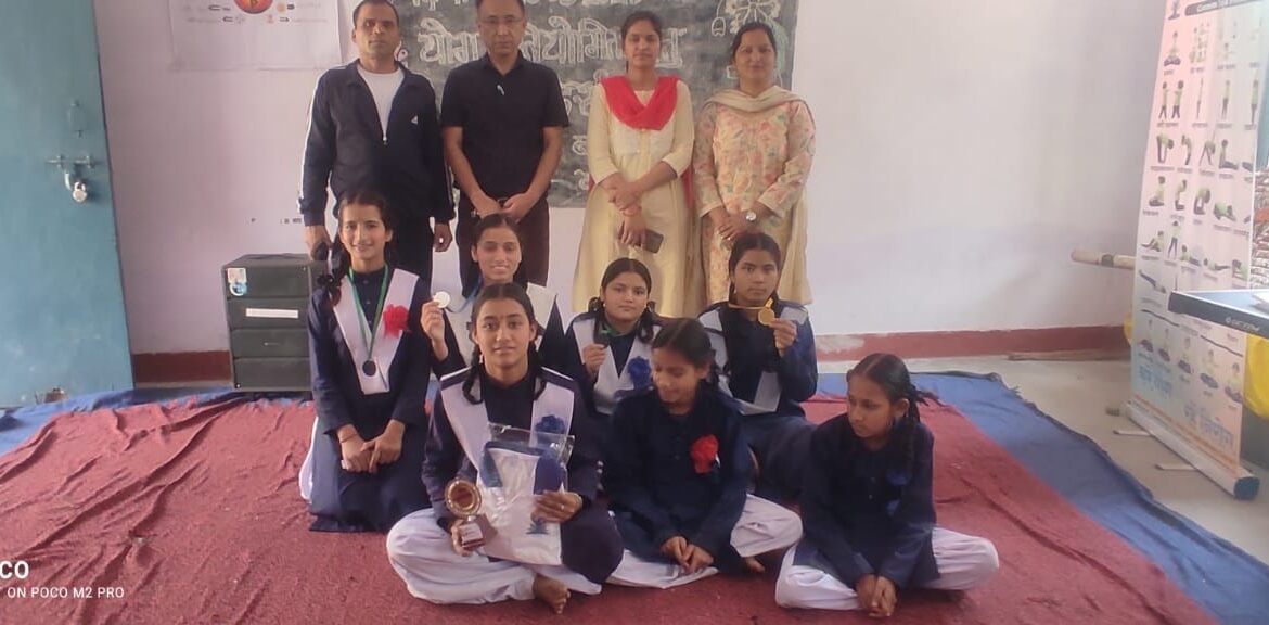 अंतर्राष्ट्रीय योग दिवस की श्रृंखला में उत्तरकाशी के डुंडा में योग, चित्रकला और भाषण प्रतियोगिता का भव्य आयोजन-Newsnetra 4 img 20250516 wa00156095496441438950240